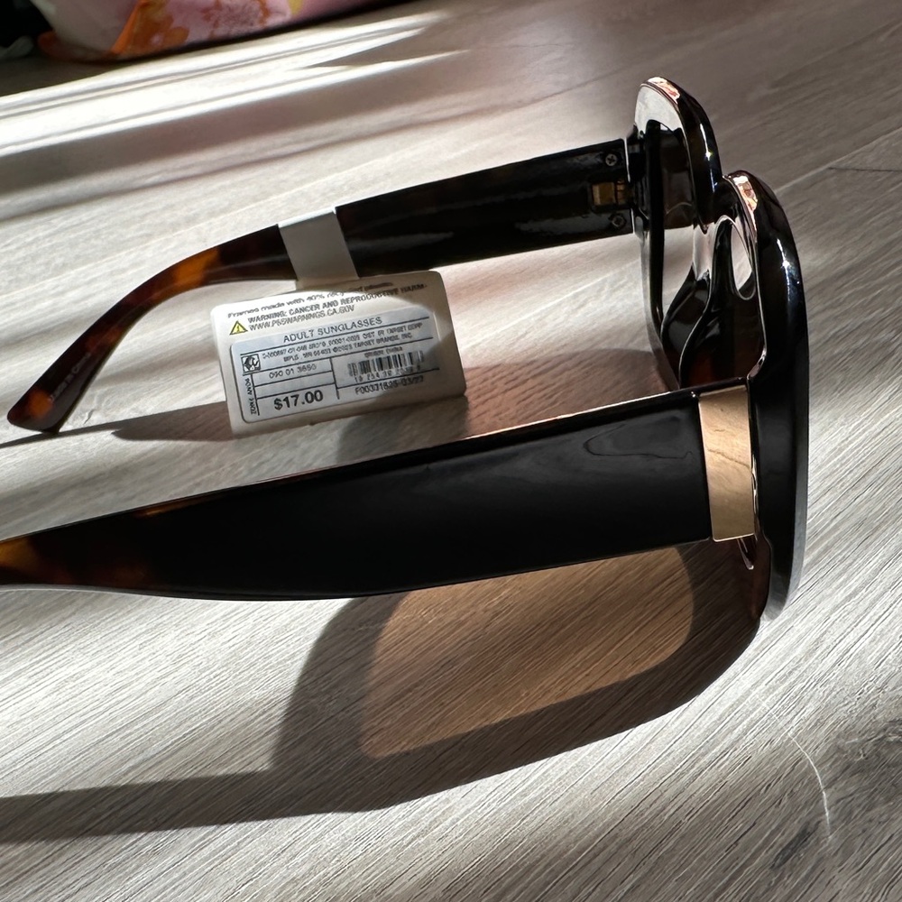 Square Tortoise Shell Sunglasses - Picture 6 of 9